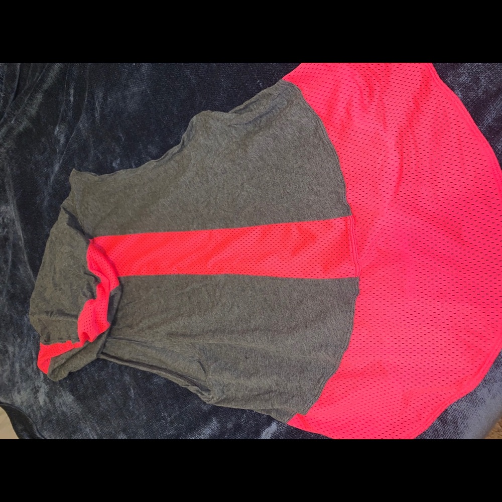 Under armour sleeveless, hooded workout shirt